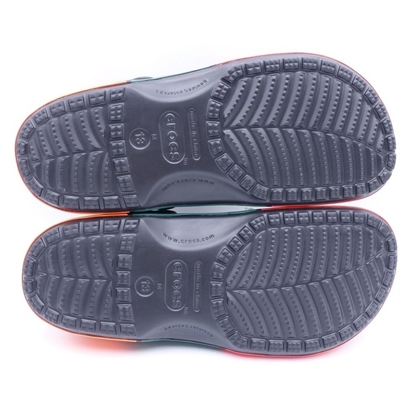 NEW Crocs x 7Eleven Classic Clogs 208272-001 Black/Orange